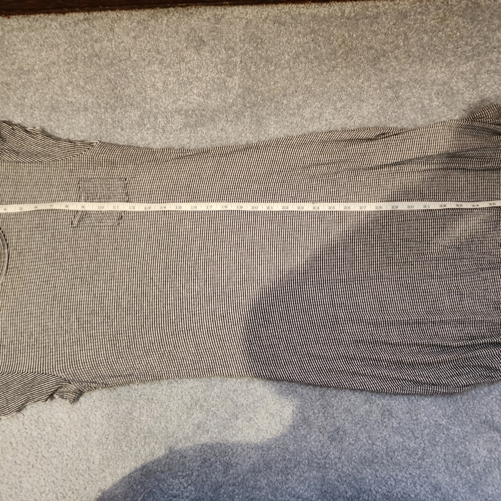 Express-Striped Black and White Dress - Picture 5 of 6